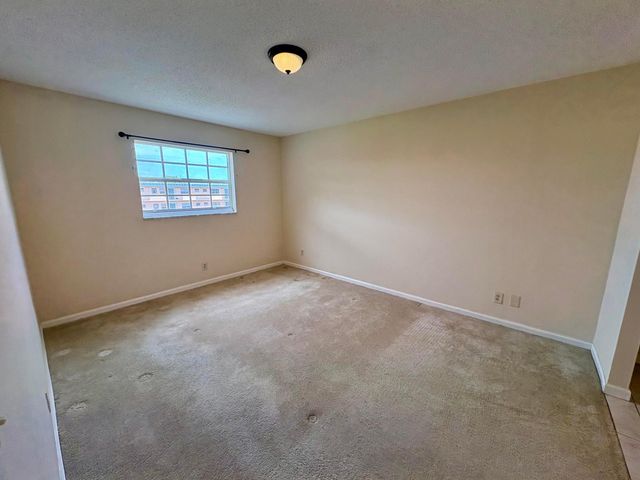 4140 NW 44th Avenue 411, Lauderdale Lakes, FL 33319