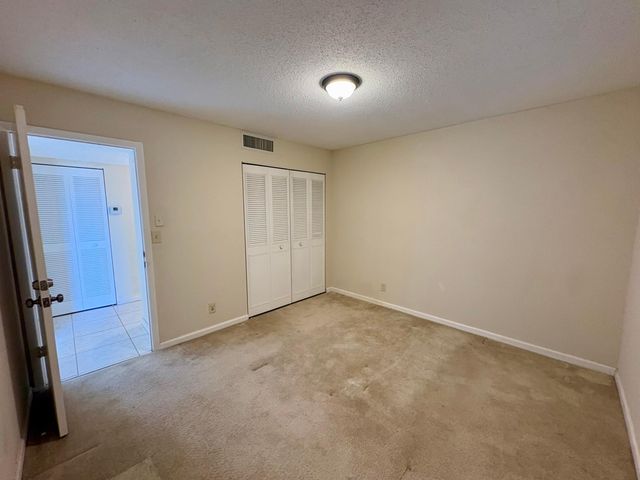 4140 NW 44th Avenue 411, Lauderdale Lakes, FL 33319