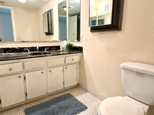 4140 NW 44th Avenue 411, Lauderdale Lakes, FL 33319