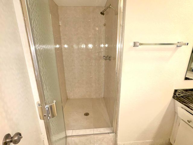 4140 NW 44th Avenue 411, Lauderdale Lakes, FL 33319