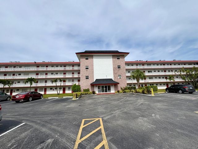 4140 NW 44th Avenue 411, Lauderdale Lakes, FL 33319