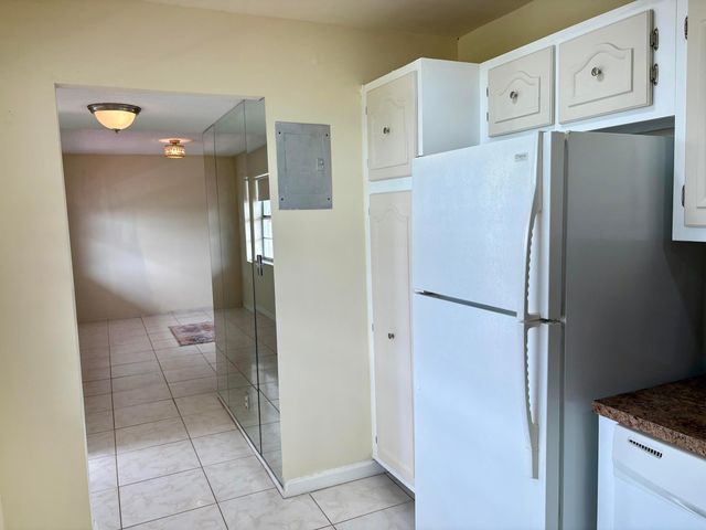 4140 NW 44th Avenue 411, Lauderdale Lakes, FL 33319