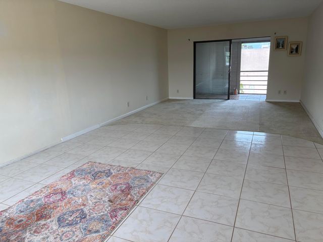 4140 NW 44th Avenue 411, Lauderdale Lakes, FL 33319