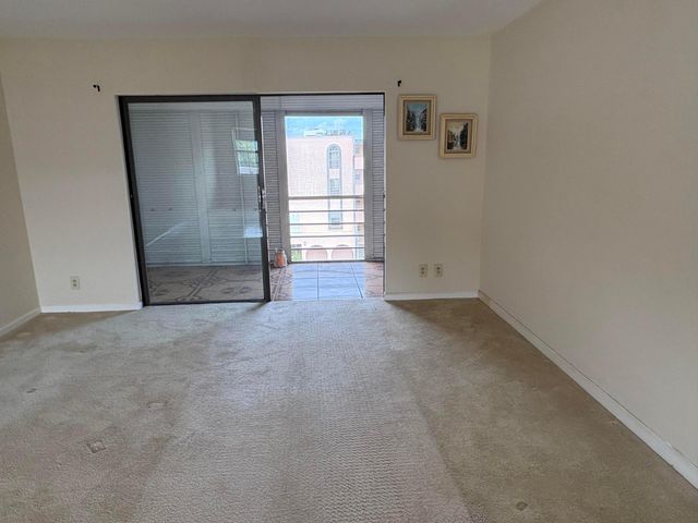 4140 NW 44th Avenue 411, Lauderdale Lakes, FL 33319