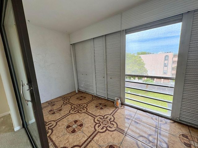 4140 NW 44th Avenue 411, Lauderdale Lakes, FL 33319