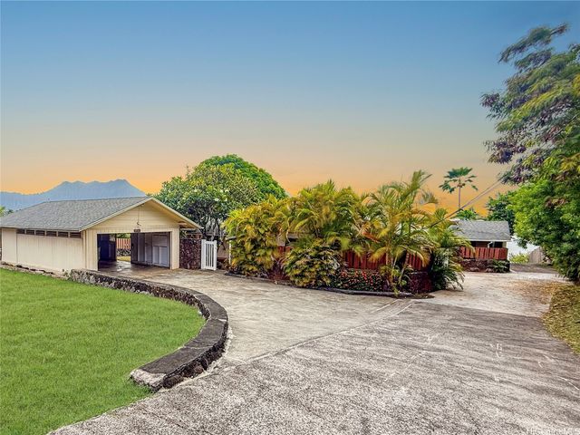 44-327 Kaneohe Bay Drive, Kaneohe, HI 96744