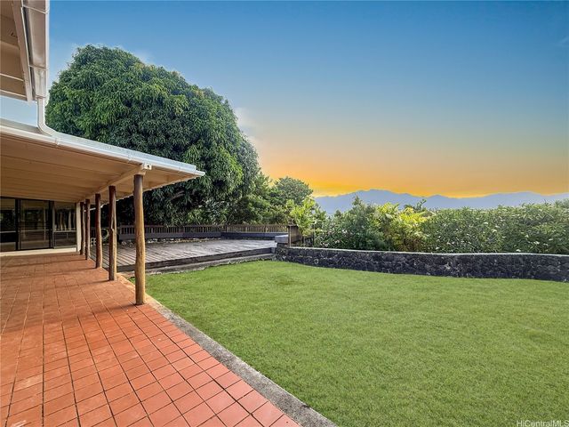 44-327 Kaneohe Bay Drive, Kaneohe, HI 96744