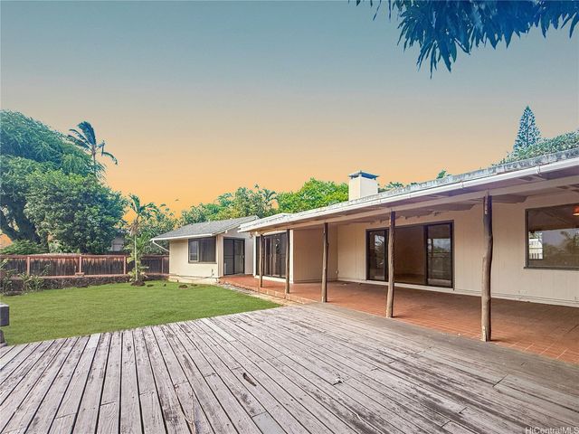 44-327 Kaneohe Bay Drive, Kaneohe, HI 96744
