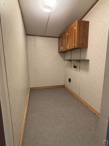 413 Eveningside DR, Emporia, KS 66801