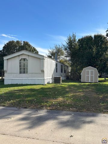 413 Eveningside DR, Emporia, KS 66801