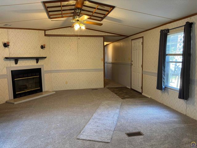 413 Eveningside DR, Emporia, KS 66801