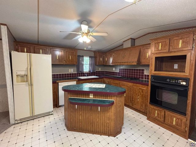 413 Eveningside DR, Emporia, KS 66801