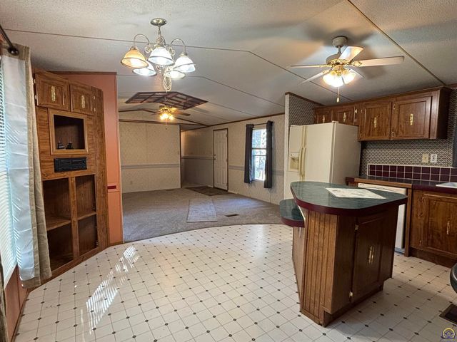 413 Eveningside DR, Emporia, KS 66801