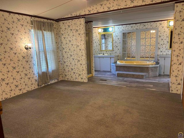 413 Eveningside DR, Emporia, KS 66801