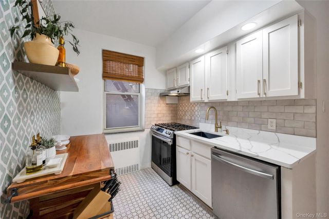 63-61 99th St C16, Rego Park, NY 11374