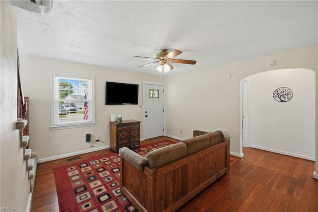 301 Dixie DR, Norfolk, VA 23505