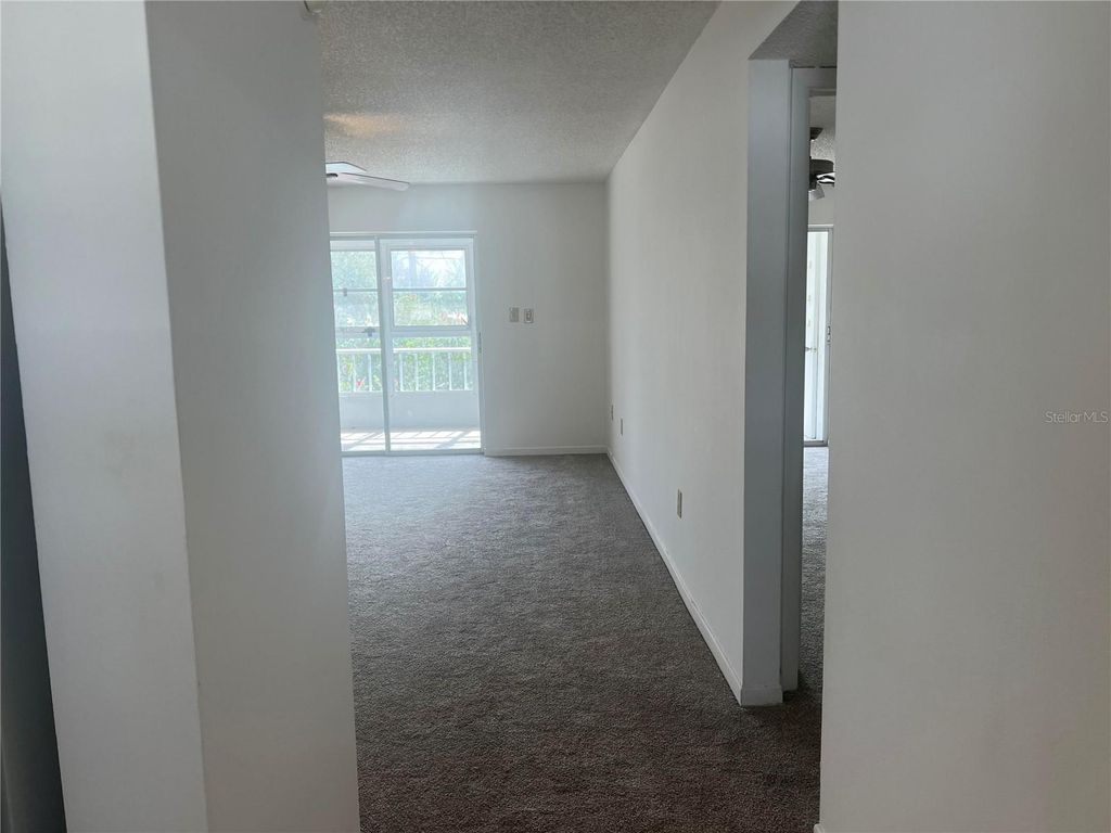 Image 2 of property listing at 202 47TH AVENUE DRIVE W 333, Bradenton, FL 34207