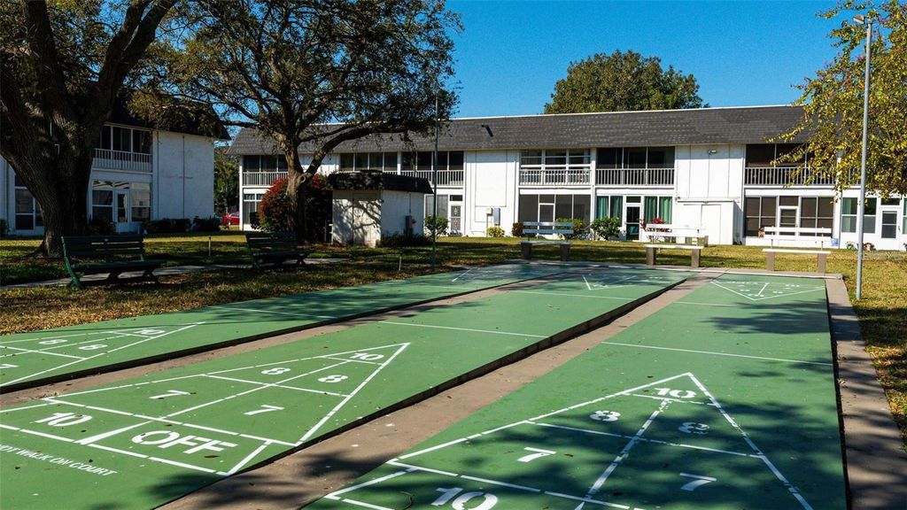 Image 14 of property listing at 202 47TH AVENUE DRIVE W 333, Bradenton, FL 34207