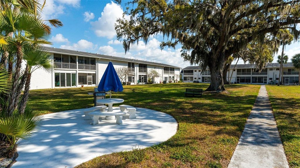 Image 17 of property listing at 202 47TH AVENUE DRIVE W 333, Bradenton, FL 34207