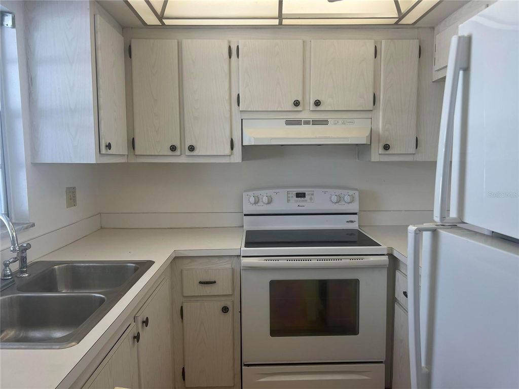 Image 3 of property listing at 202 47TH AVENUE DRIVE W 333, Bradenton, FL 34207