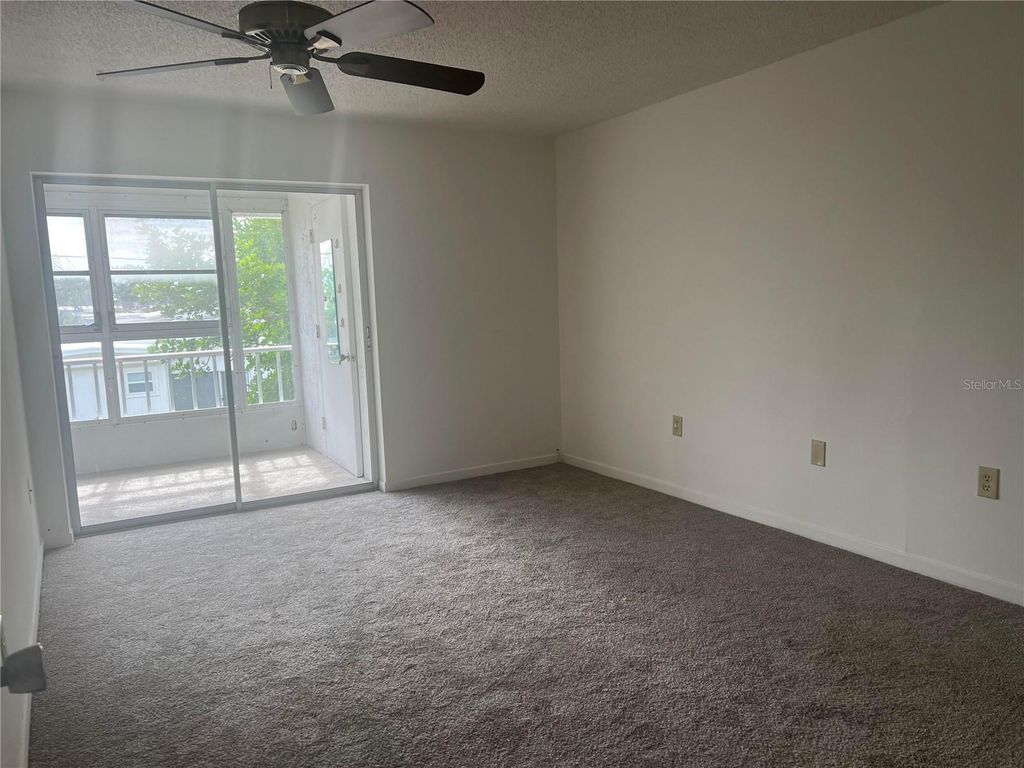 Image 6 of property listing at 202 47TH AVENUE DRIVE W 333, Bradenton, FL 34207