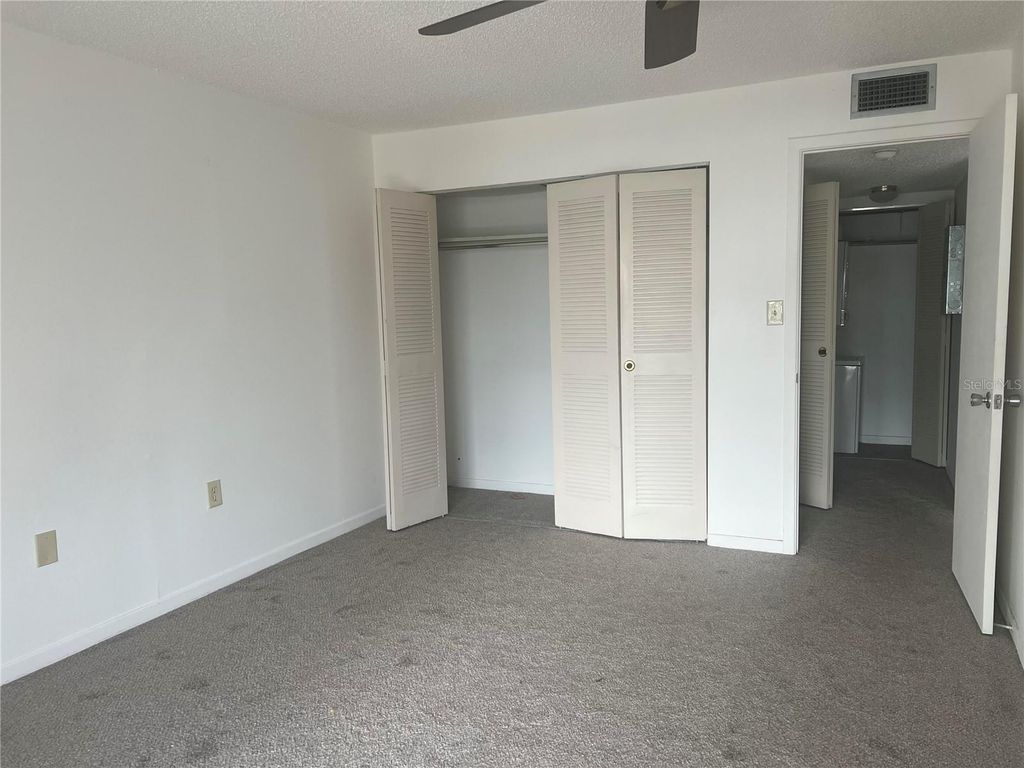 Image 7 of property listing at 202 47TH AVENUE DRIVE W 333, Bradenton, FL 34207