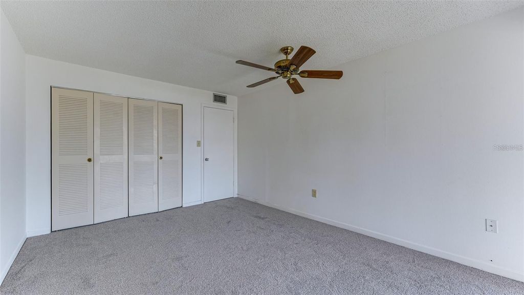 Image 8 of property listing at 202 47TH AVENUE DRIVE W 333, Bradenton, FL 34207