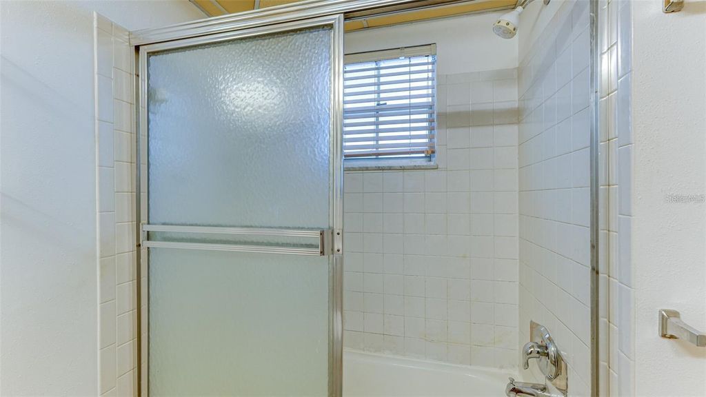 Image 9 of property listing at 202 47TH AVENUE DRIVE W 333, Bradenton, FL 34207