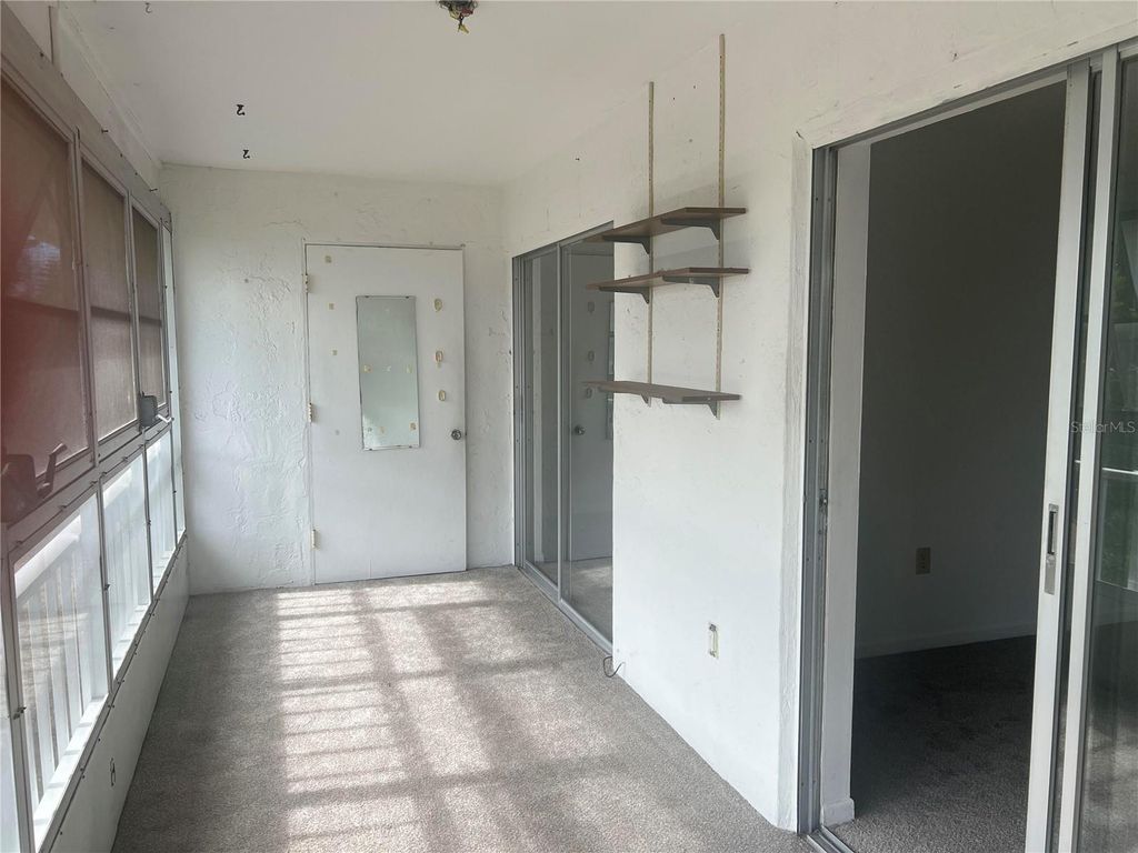 Image 10 of property listing at 202 47TH AVENUE DRIVE W 333, Bradenton, FL 34207