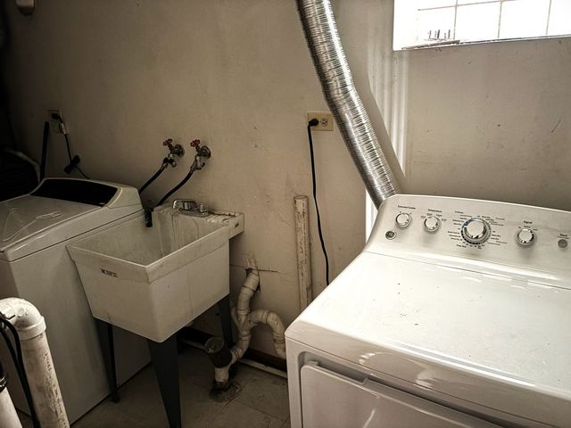 463 W 23rd Place Basement, Chicago, IL 60616