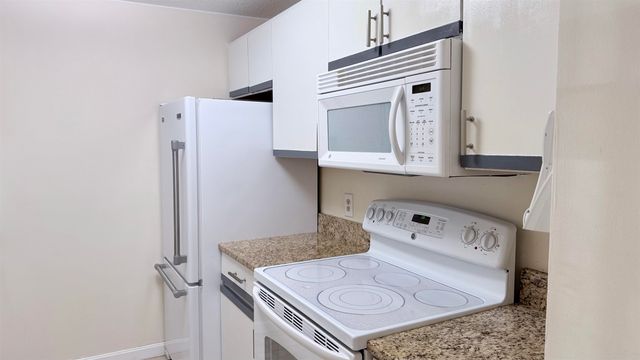 2 Maple Ridge Dr Unit 29, Merrimack, NH 03054
