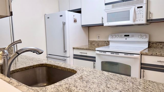 2 Maple Ridge Dr Unit 29, Merrimack, NH 03054