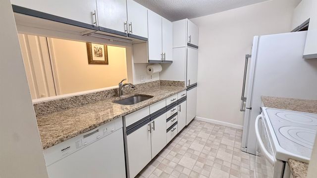 2 Maple Ridge Dr Unit 29, Merrimack, NH 03054