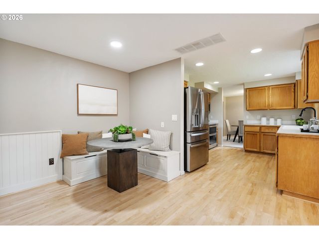 21242 Sw WINTERFIELD Ln, Beaverton, OR 97003