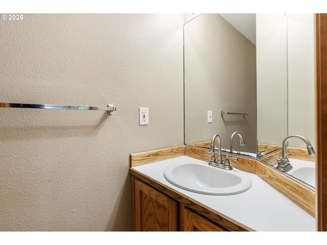 21242 Sw WINTERFIELD Ln, Beaverton, OR 97003