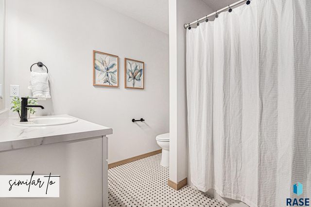8010 E Tencate Pl, Sioux Falls, SD 57110
