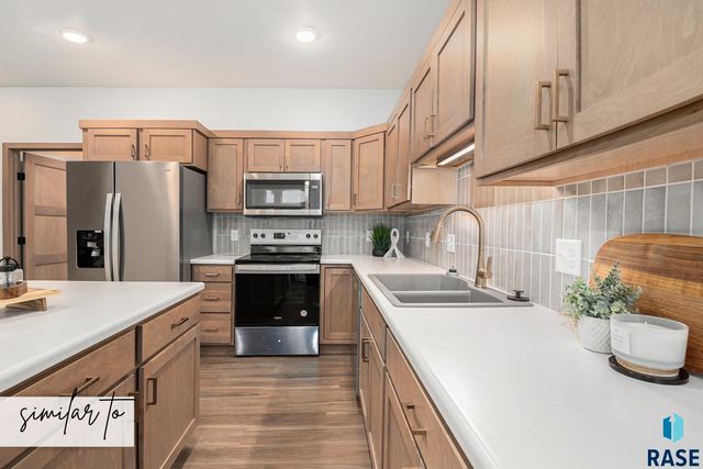 8010 E Tencate Pl, Sioux Falls, SD 57110