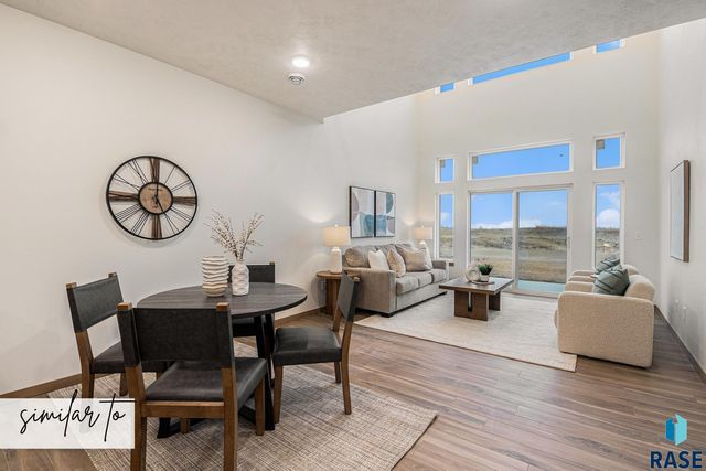 8010 E Tencate Pl, Sioux Falls, SD 57110