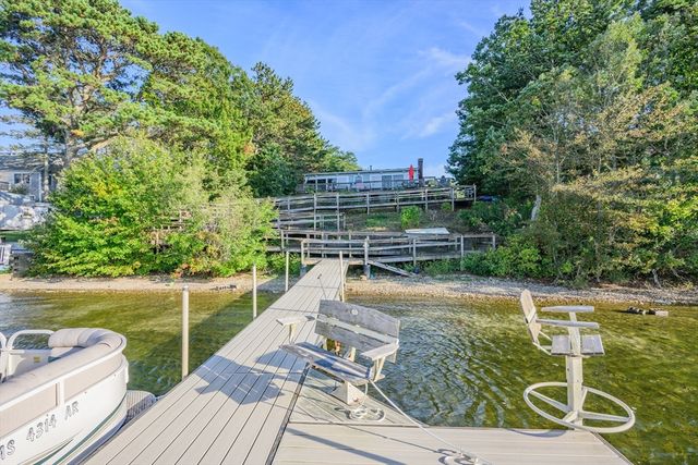 42 Cayuga Ave, Mashpee, MA 02649