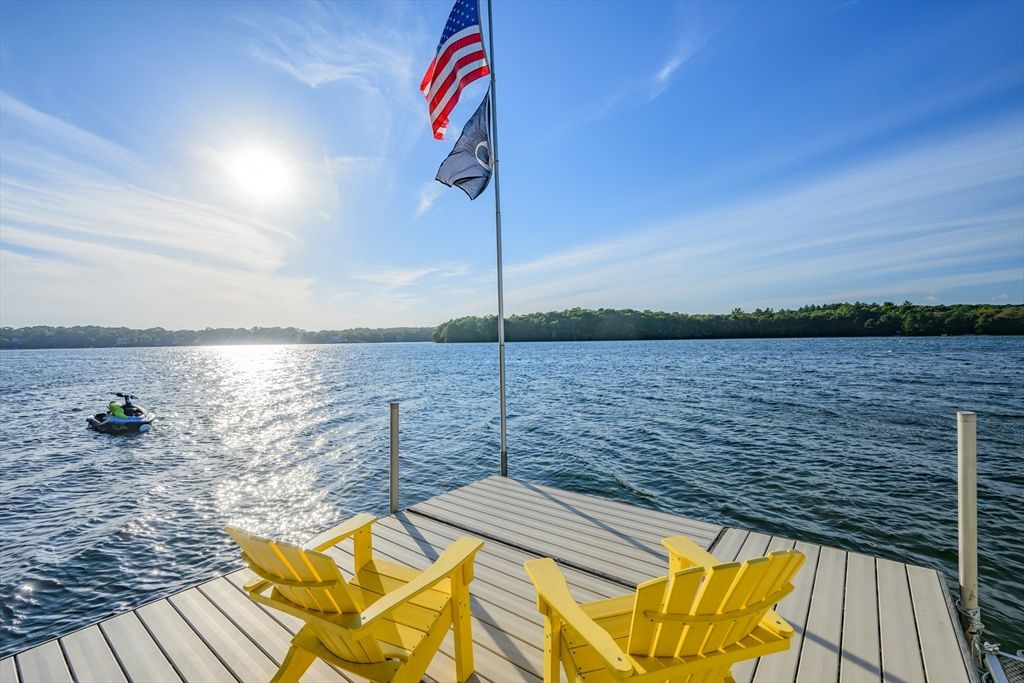 42 Cayuga Ave, Mashpee, MA 02649