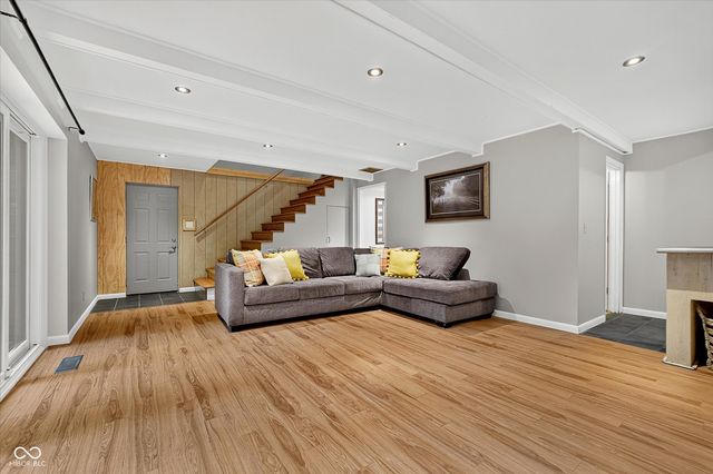 9226 Gleannloch Drive, Indianapolis, IN 46256