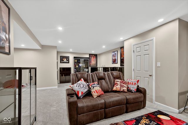 9226 Gleannloch Drive, Indianapolis, IN 46256