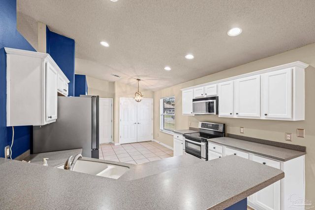 4907 Makenna Cir, Pace, FL 32571