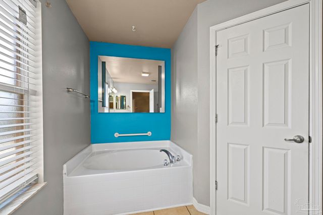 4907 Makenna Cir, Pace, FL 32571