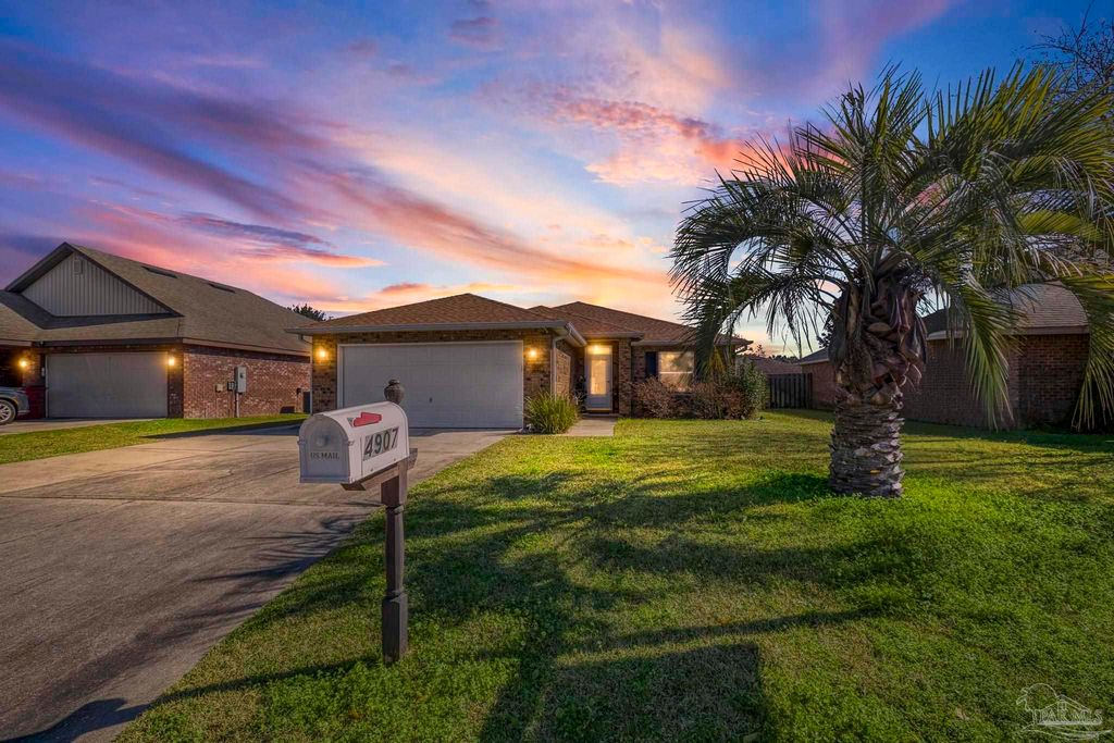 4907 Makenna Cir, Pace, FL 32571