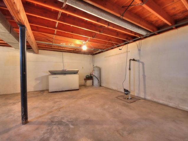 8343 W Pahs Road, Michigan City, IN 46360