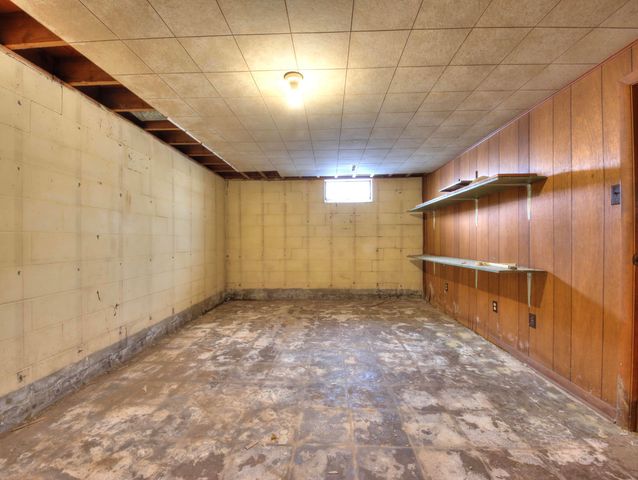 8343 W Pahs Road, Michigan City, IN 46360