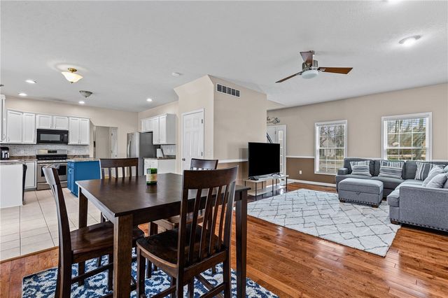 556 Melwood Drive, Greece, NY 14626