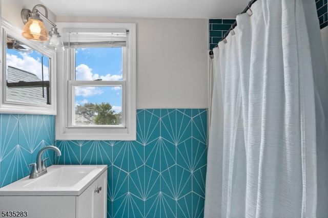 12 Calvin Ave, Lodi Boro, NJ 07644