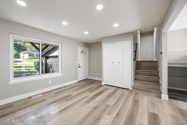 675 Woodingham Avenue, Waterford, MI 48328